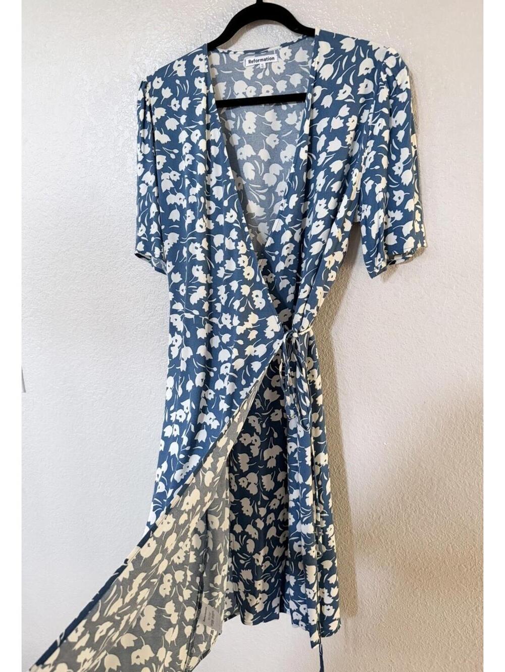 New Reformation Laurent Wrap Floral Print Short Sleeve Dress In Blue Multi Sz XL - Picture 4 of 10